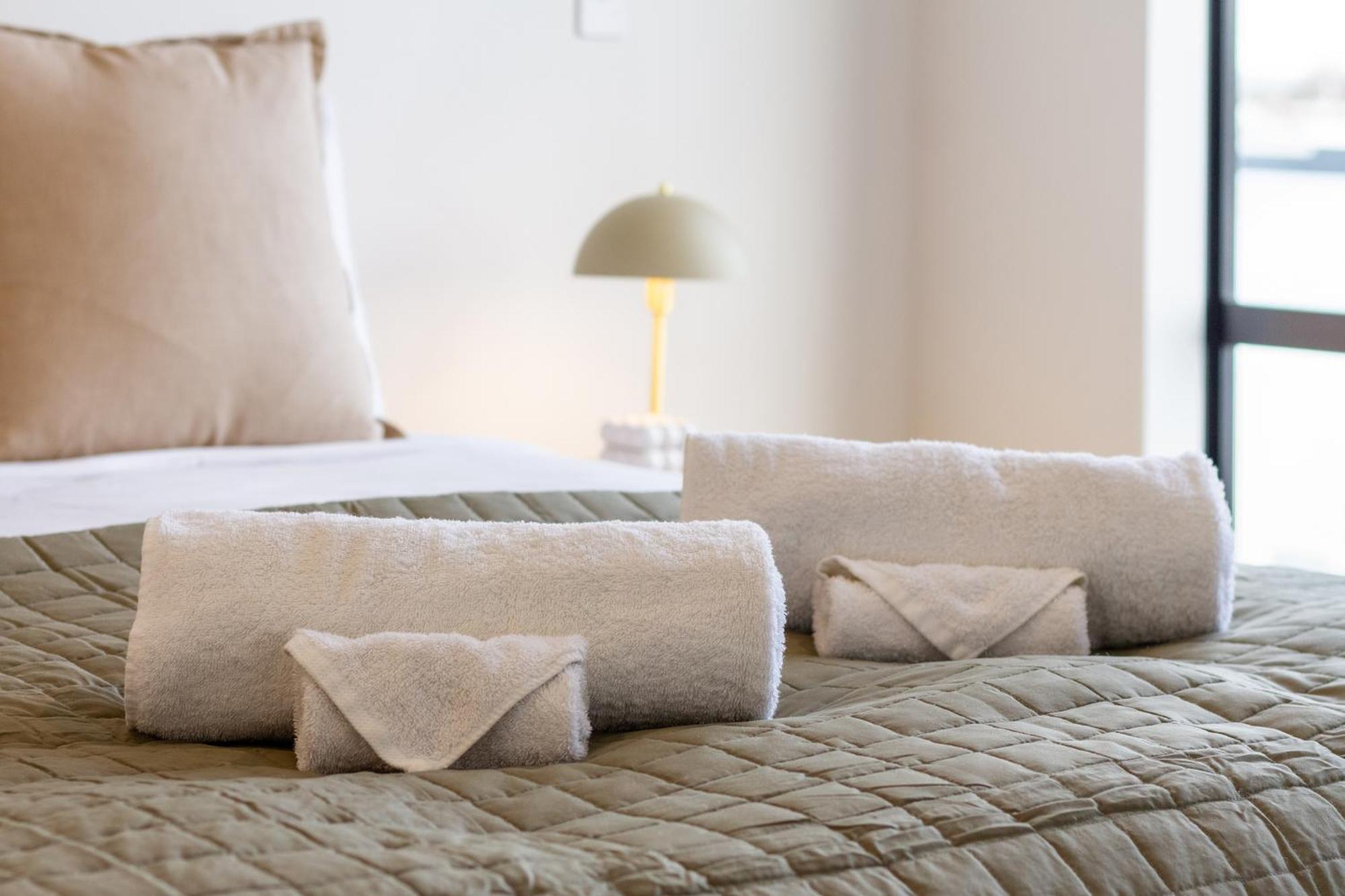 2 Bed, 2 Bath W Sofa Bed - Great Cafes Nearby Apartment Christchurch Luaran gambar